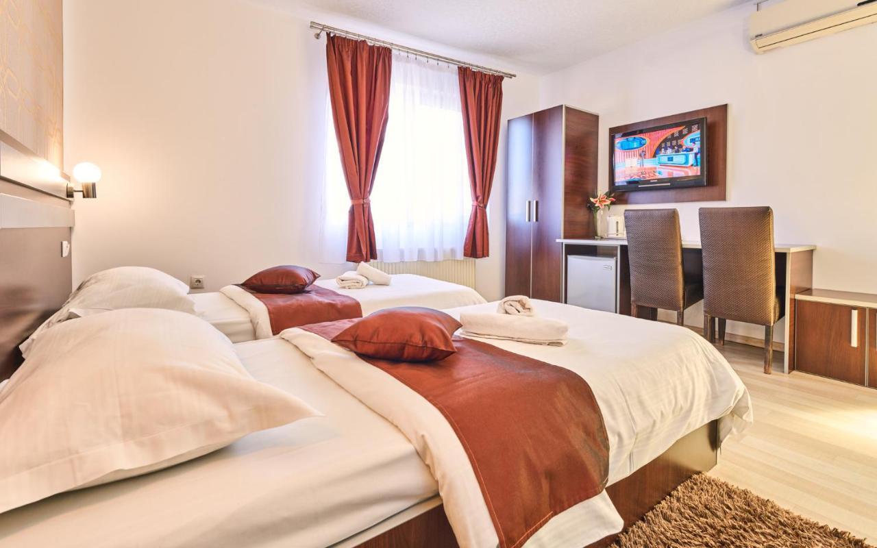 Pension Mora Клуж-Напока Екстер'єр фото